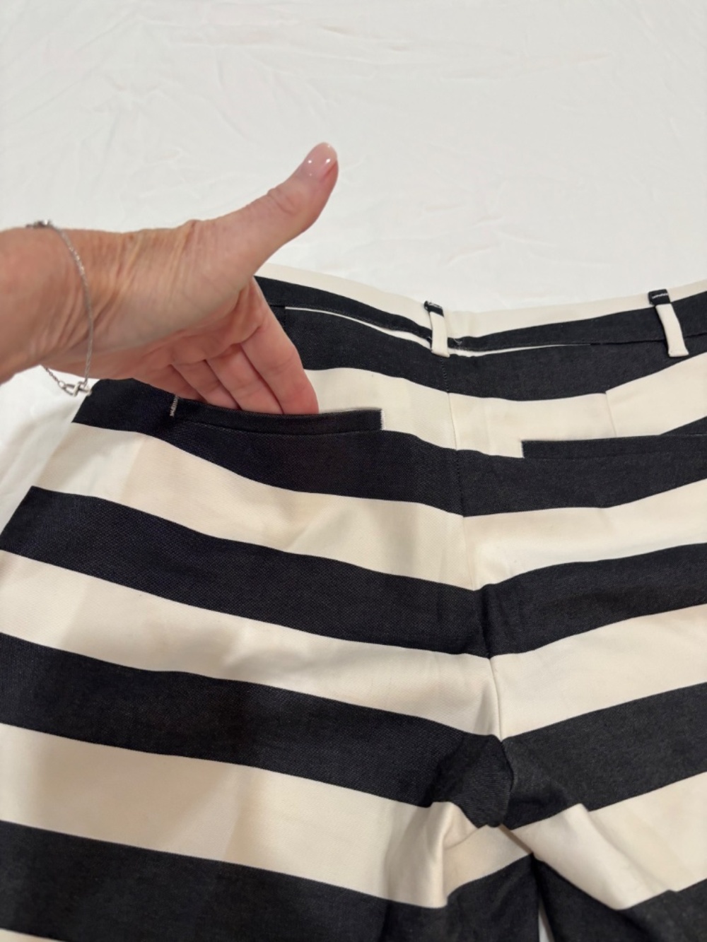 WOMENS BANANA REPUBLIC SHORTS - Picture 5 of 7